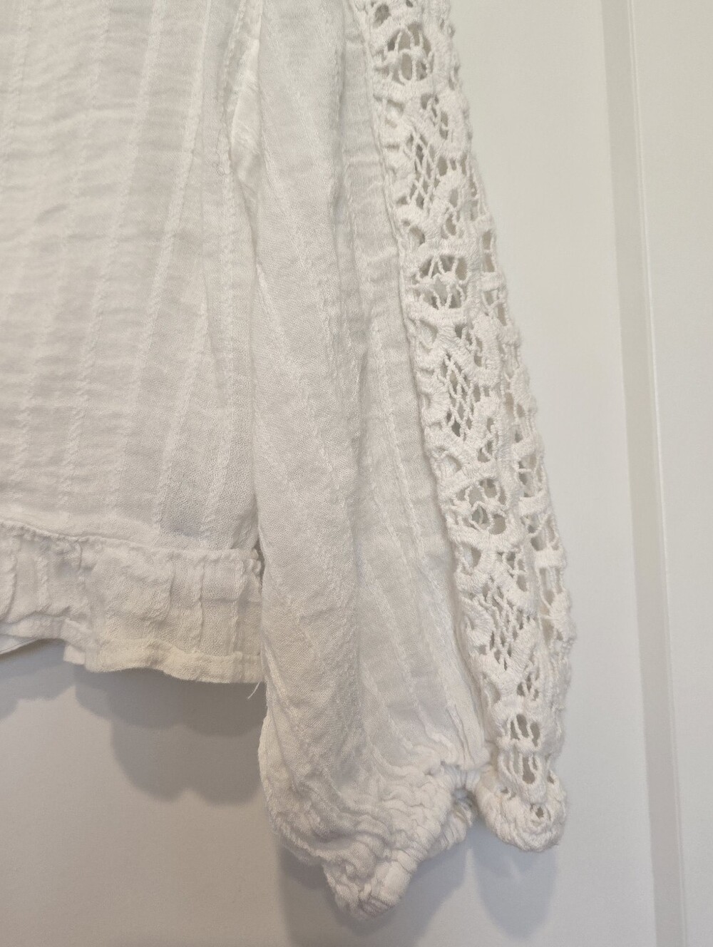 American Eagle Outfitters Crochet White Lace Trim Tie-Front Cropped Top - Picture 4 of 7